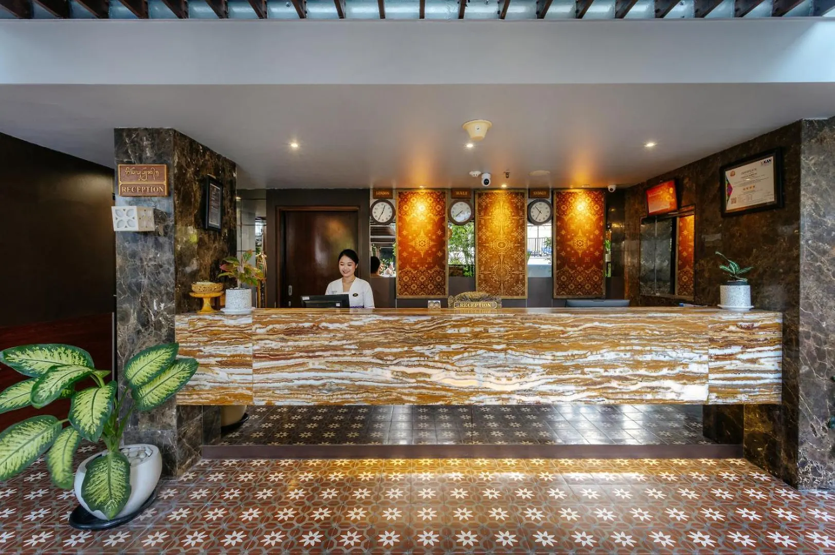 Horison Ultima Seminyak Bali - Chse Certified Hotell